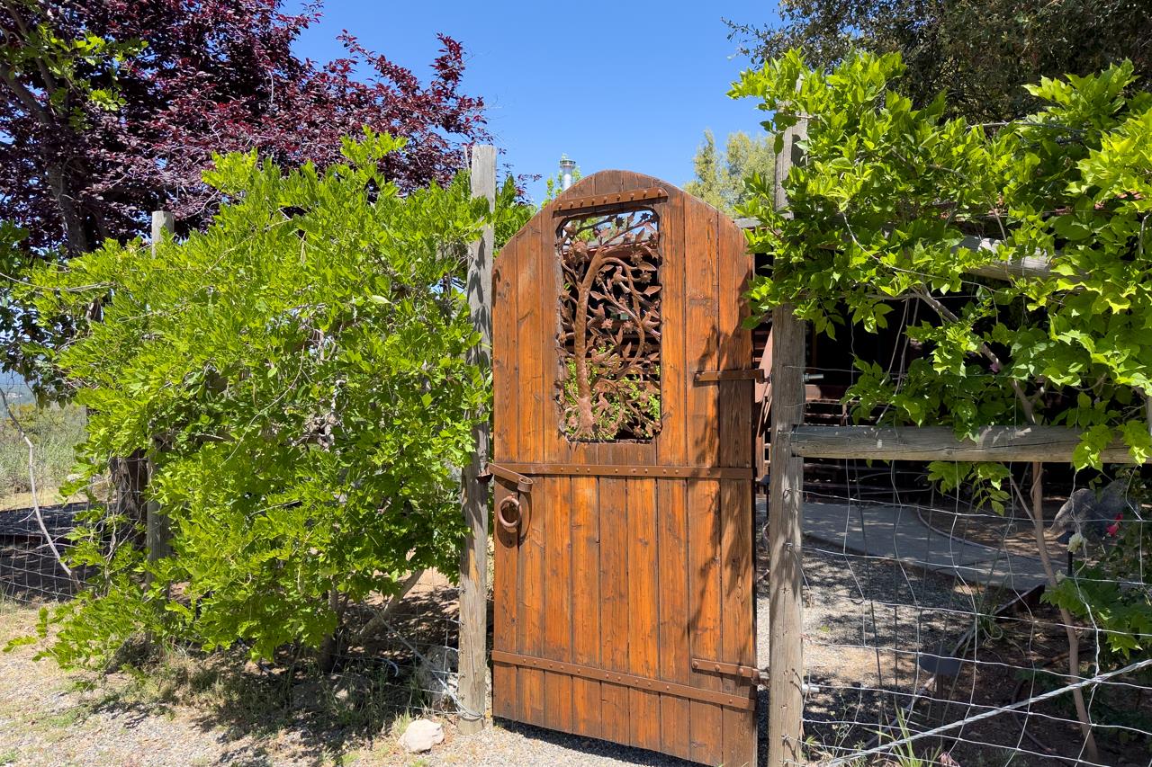 43016 Sunshine Mountain Rd, Oakhurst, CA 93644