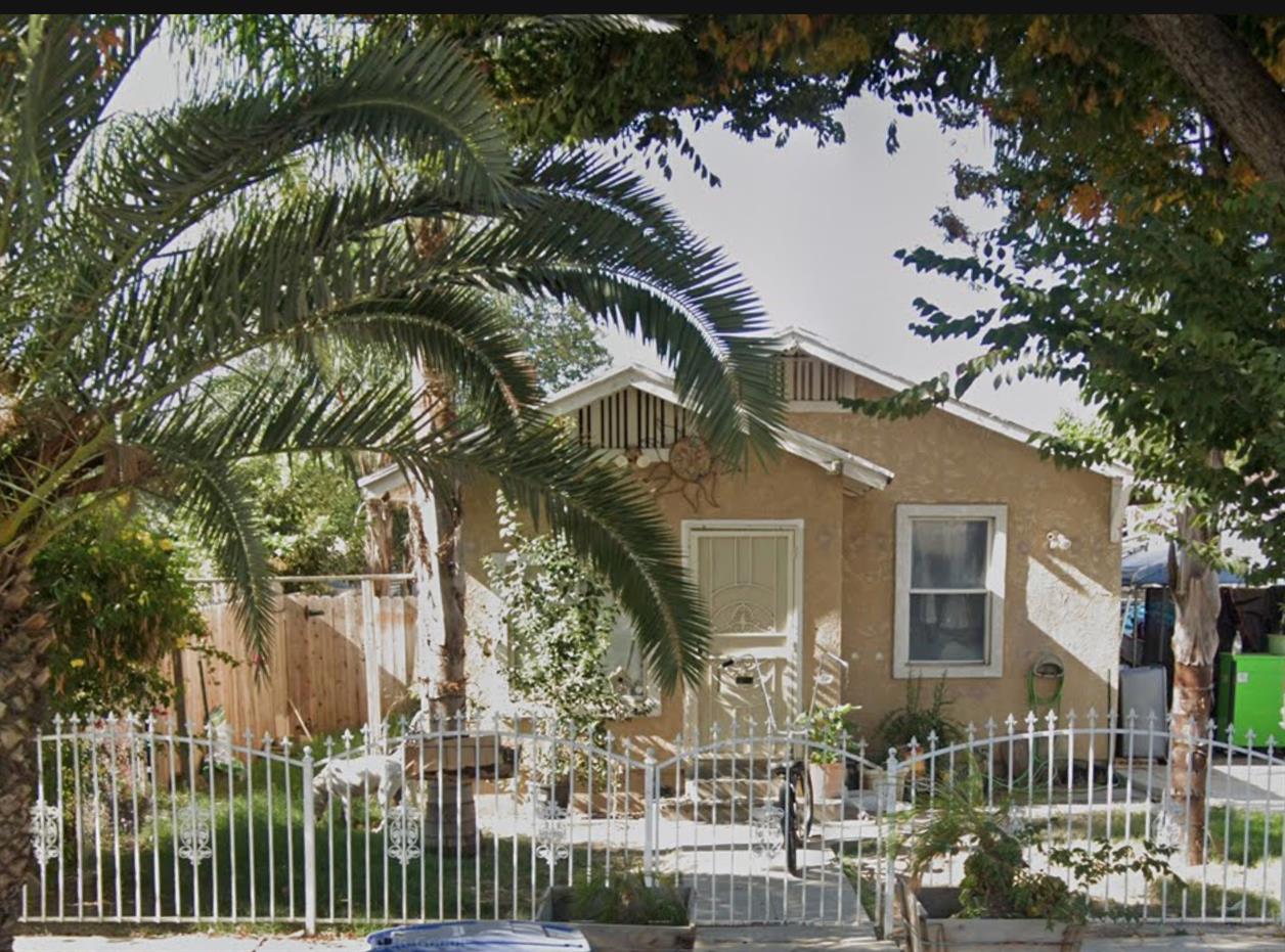 2140 S Rose Ave, Fresno, CA 93706