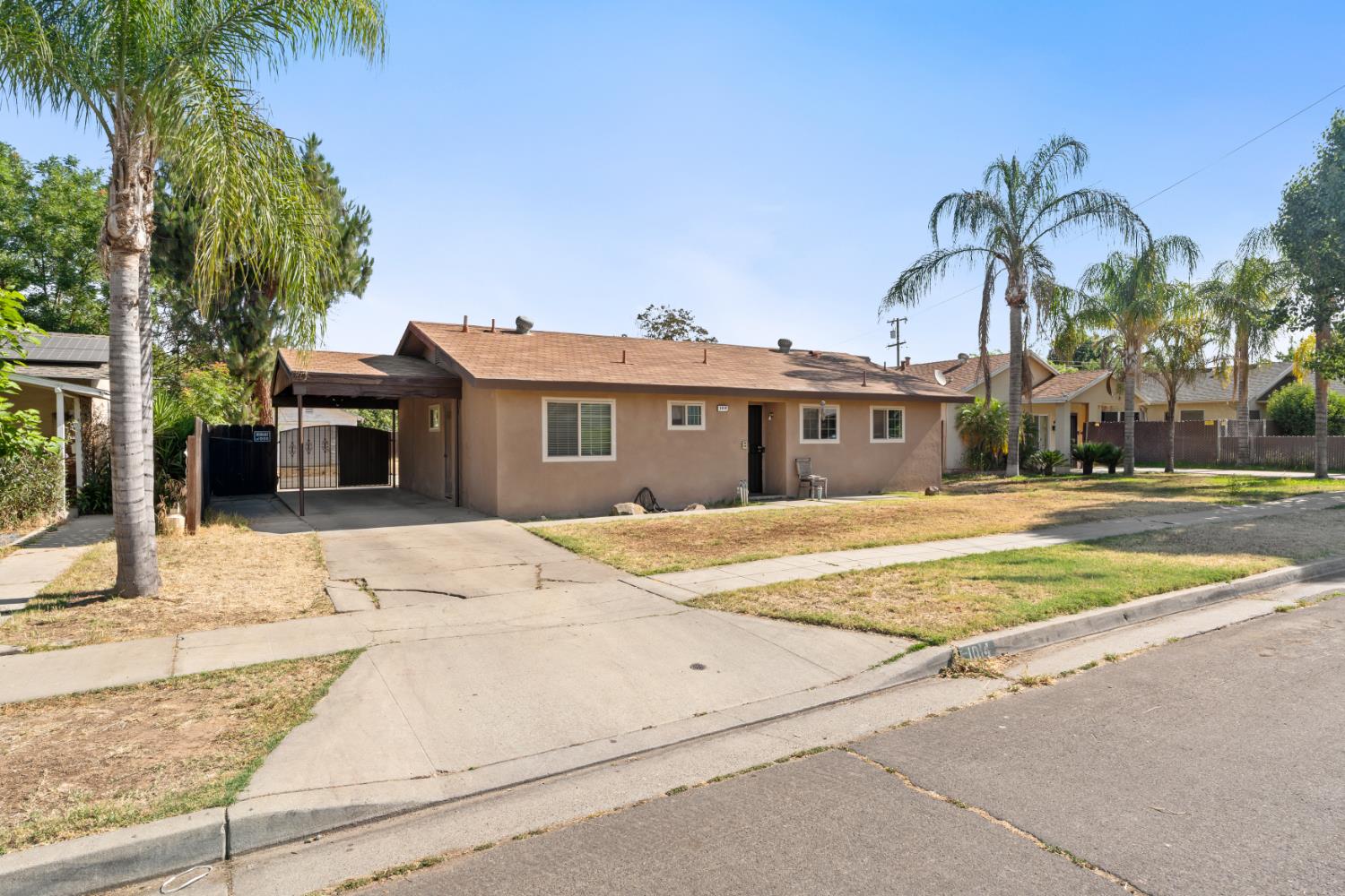 1014 W Michigan Ave, Fresno, CA 93705