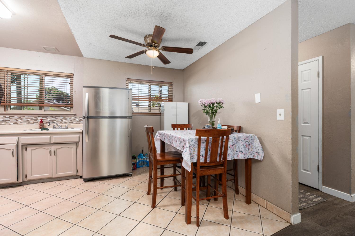 1014 W Michigan Ave, Fresno, CA 93705
