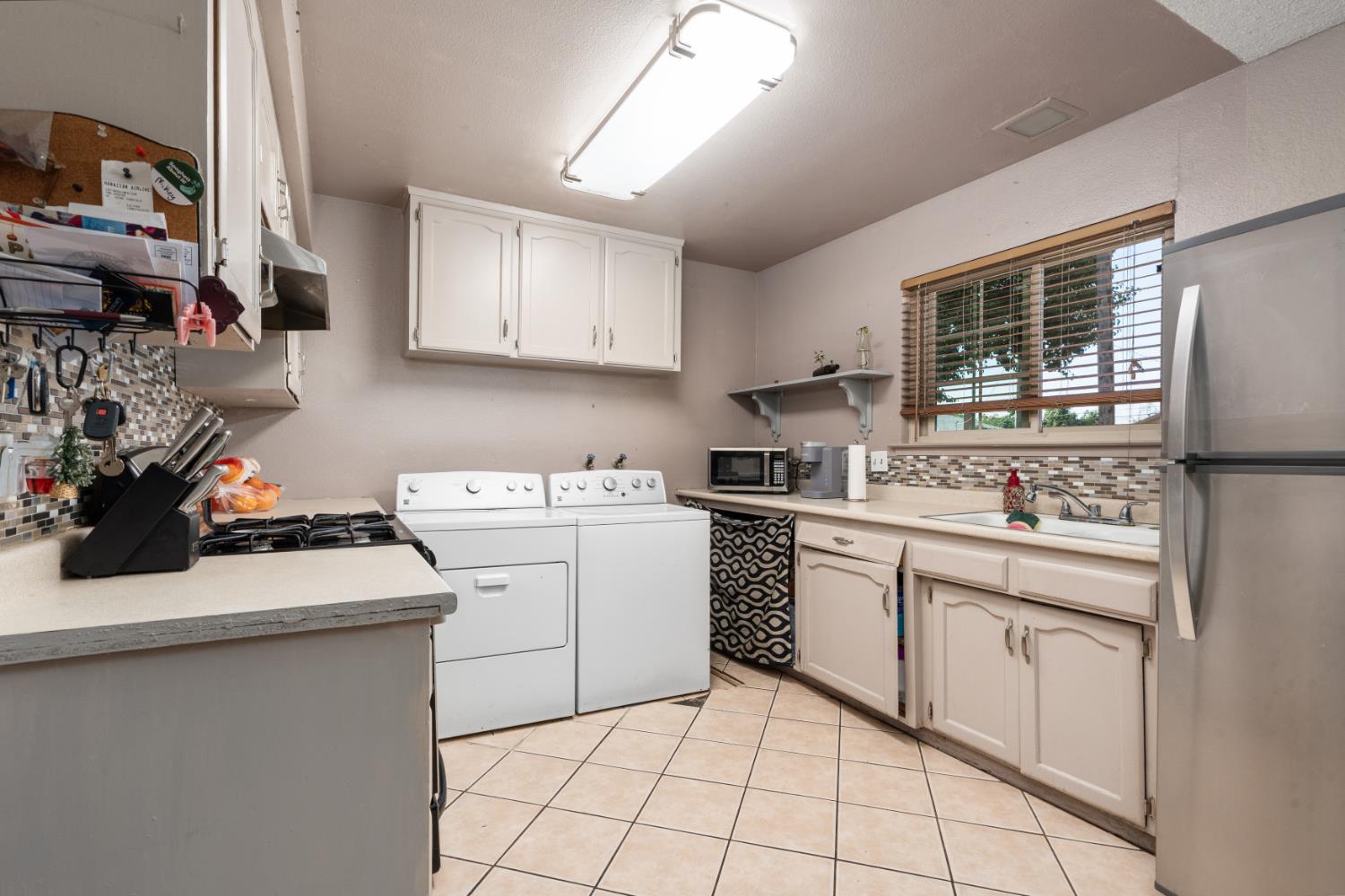 1014 W Michigan Ave, Fresno, CA 93705
