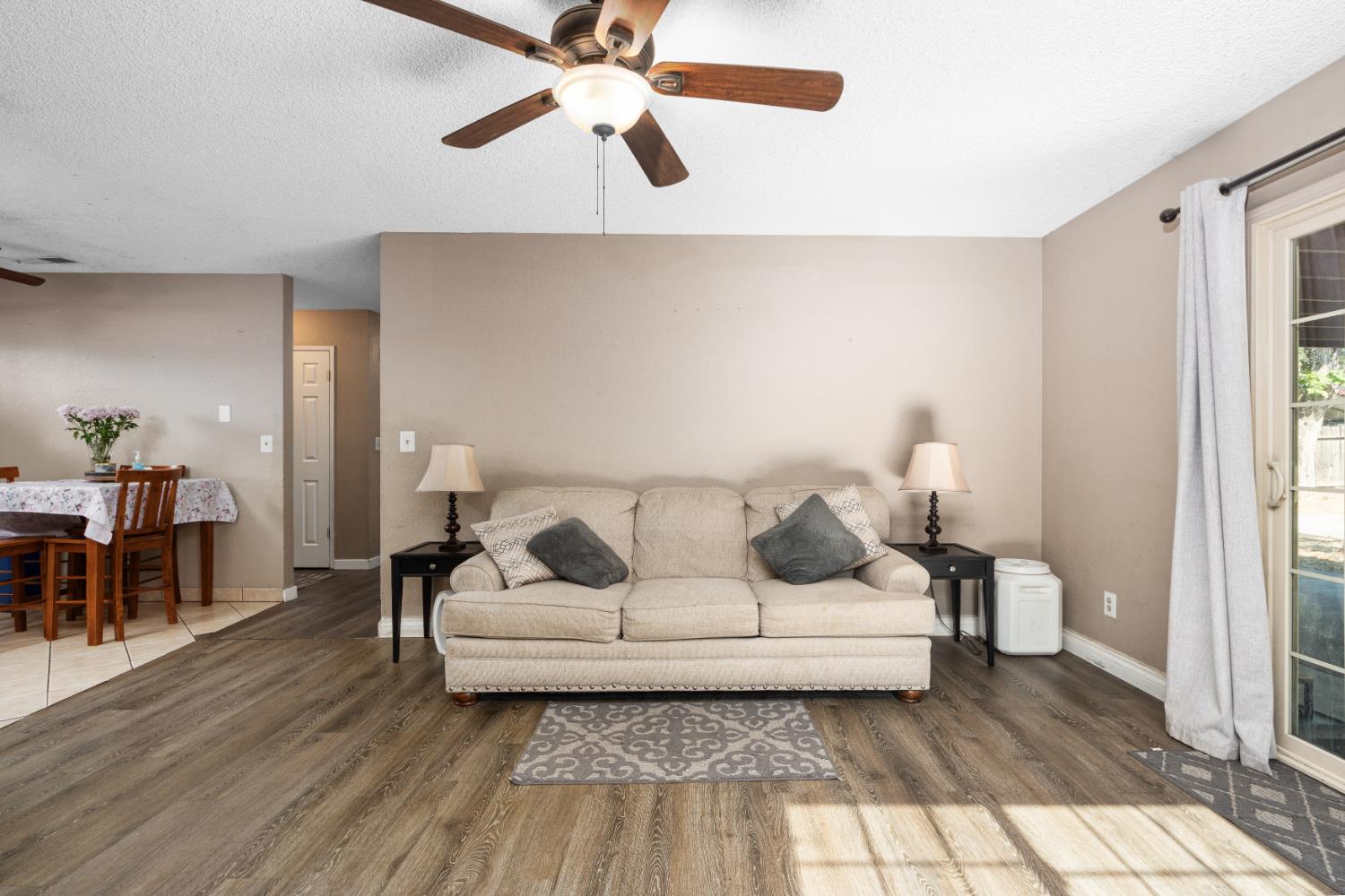 1014 W Michigan Ave, Fresno, CA 93705