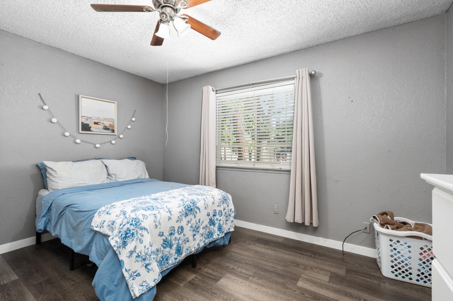 1014 W Michigan Ave, Fresno, CA 93705