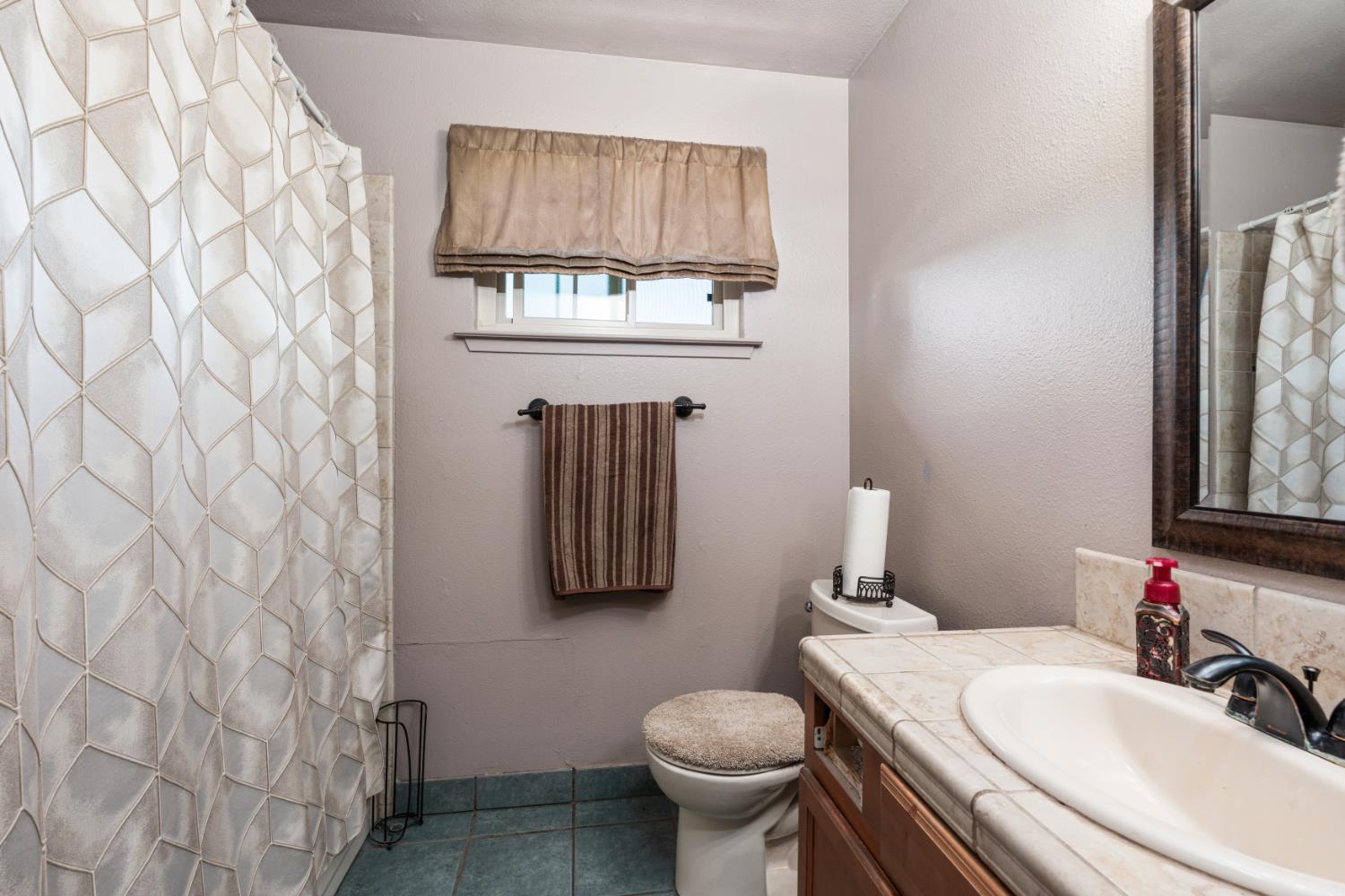 1014 W Michigan Ave, Fresno, CA 93705