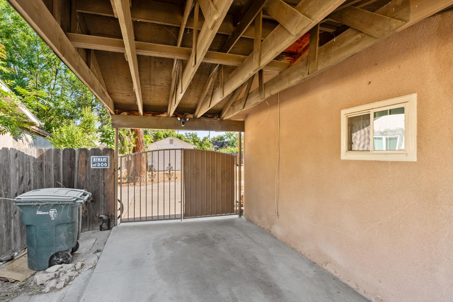 1014 W Michigan Ave, Fresno, CA 93705