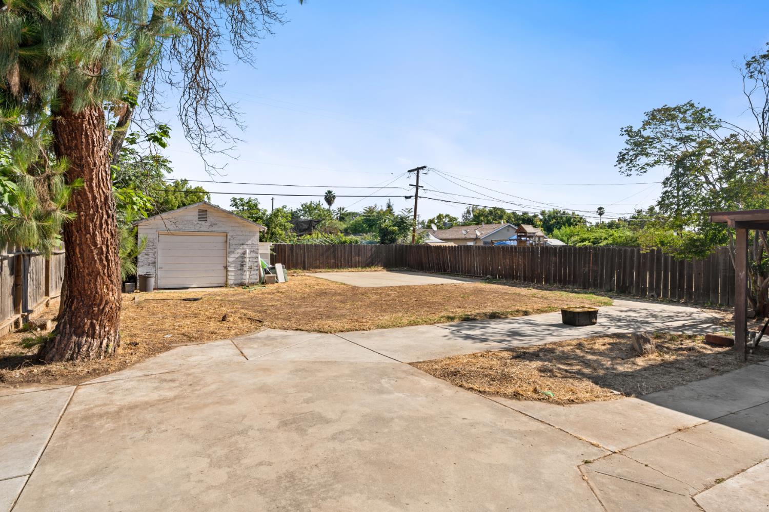 1014 W Michigan Ave, Fresno, CA 93705