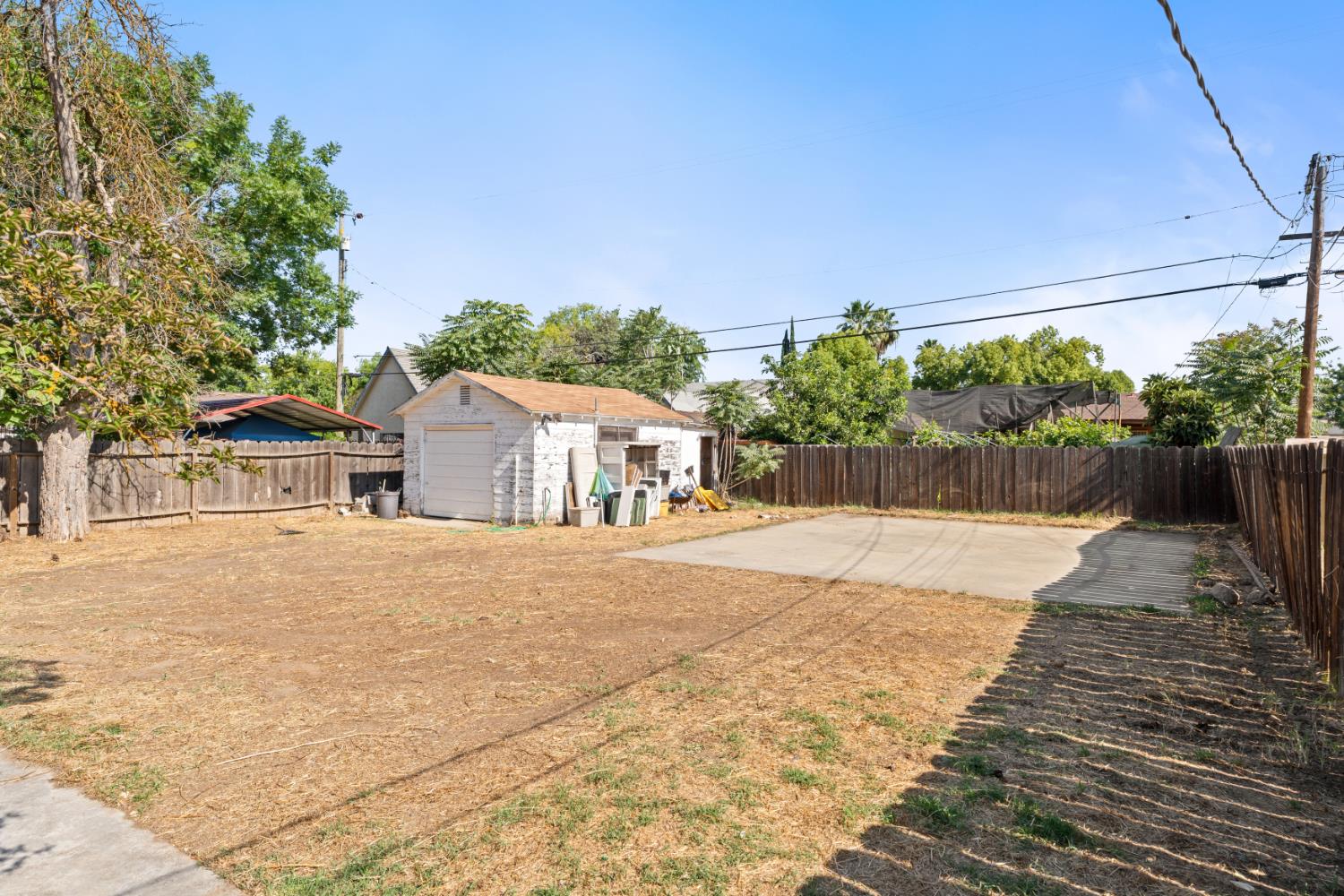1014 W Michigan Ave, Fresno, CA 93705