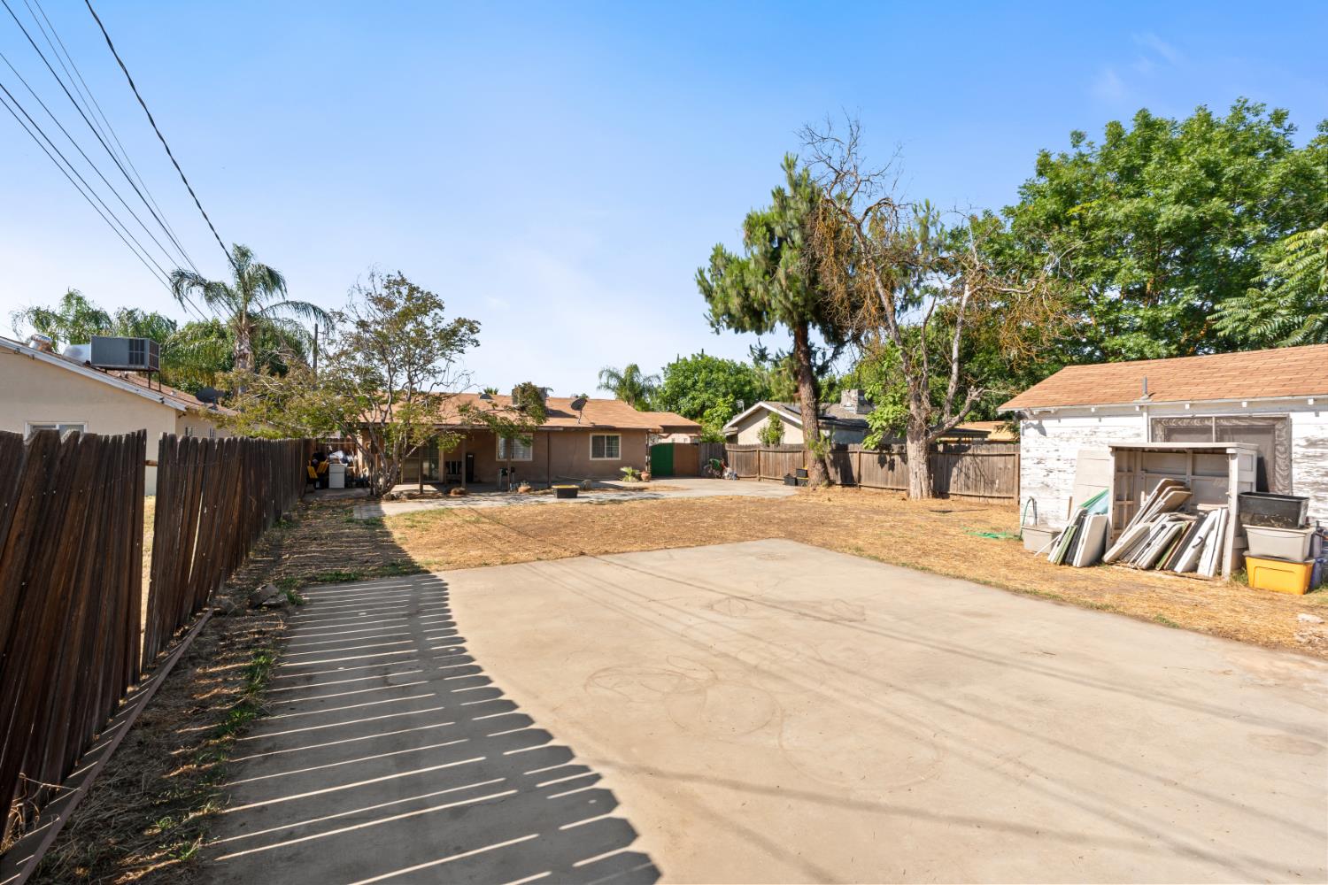 1014 W Michigan Ave, Fresno, CA 93705