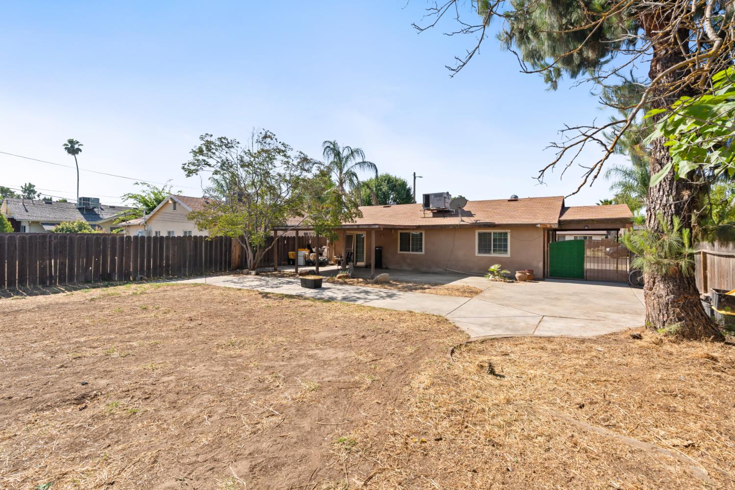 1014 W Michigan Ave, Fresno, CA 93705