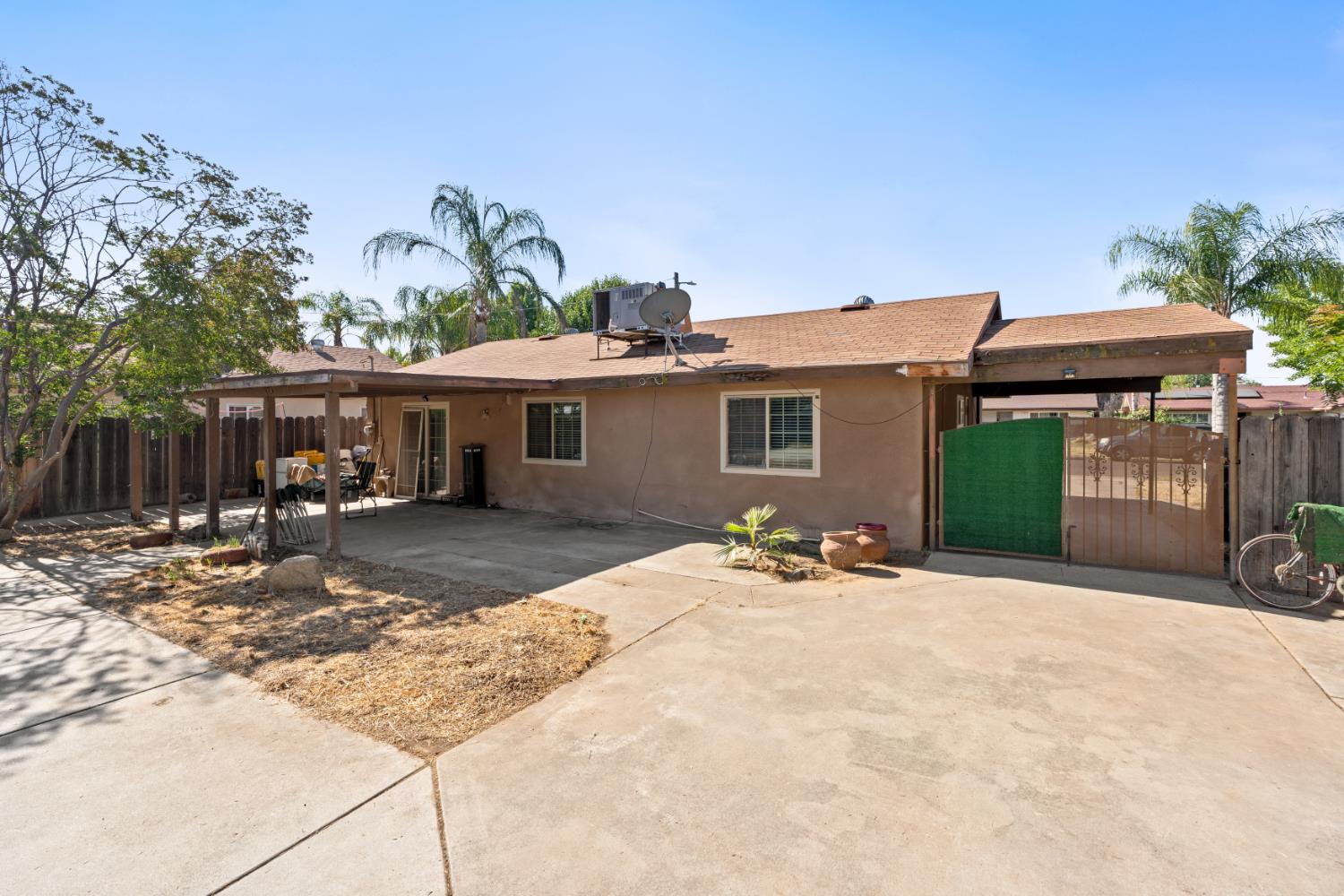 1014 W Michigan Ave, Fresno, CA 93705