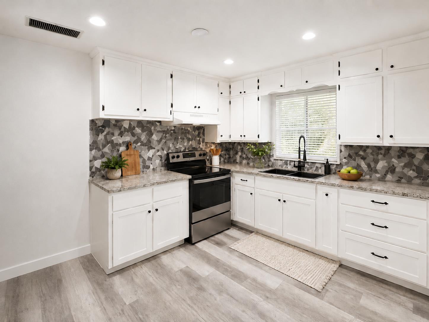 2846 Cedar, Fresno, CA 93703