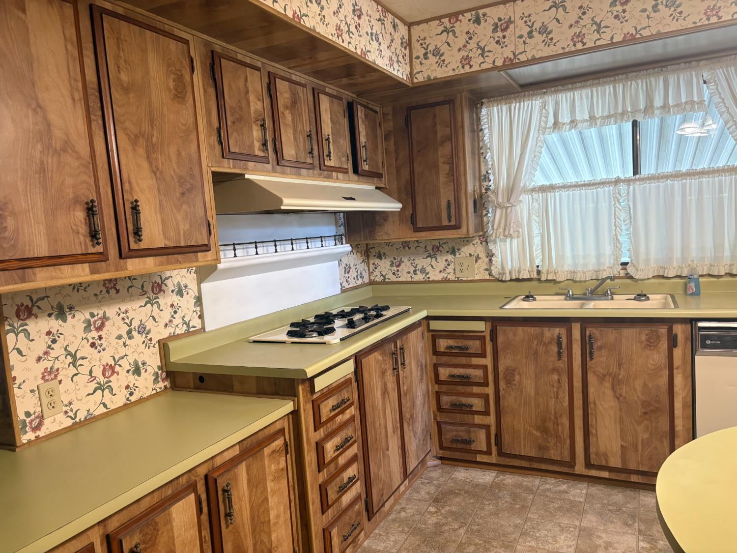 1300 W Olson Ave #127, Reedley, CA 93654