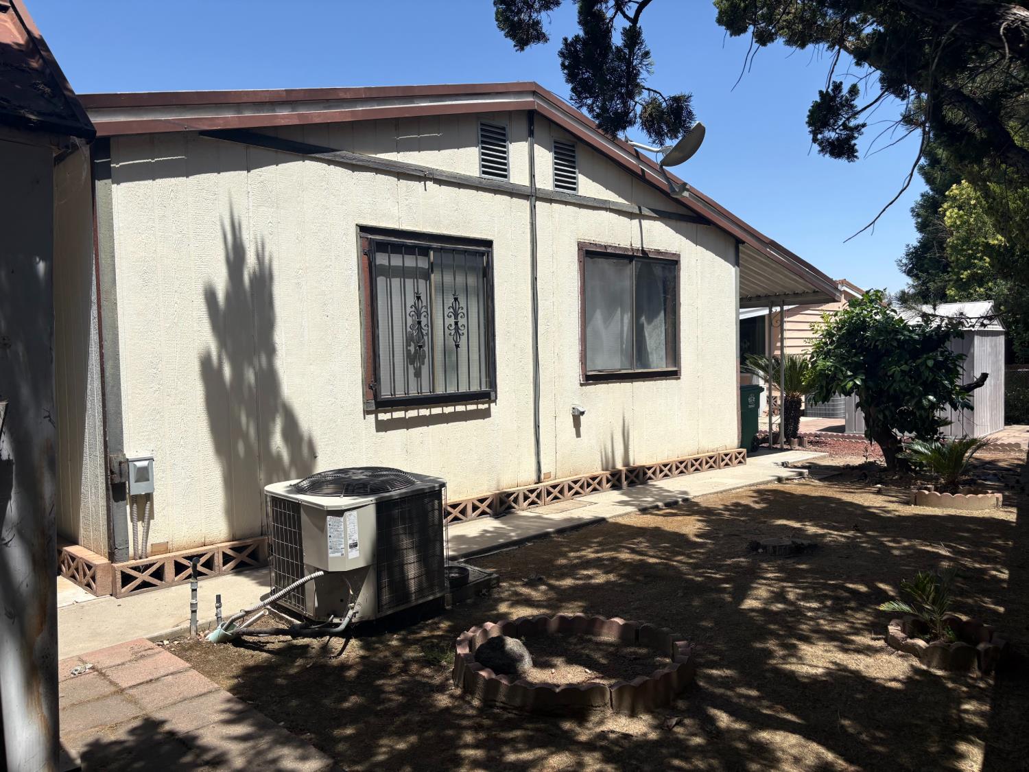 1300 W Olson Ave #127, Reedley, CA 93654