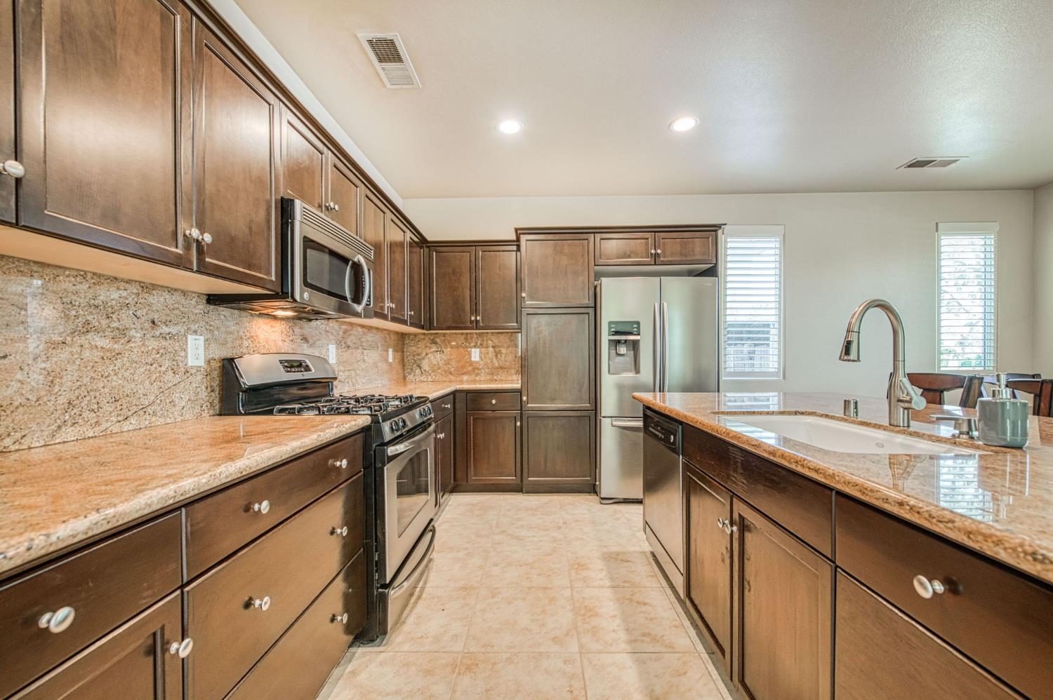 4122 Heritage Ave, Clovis, CA 93619