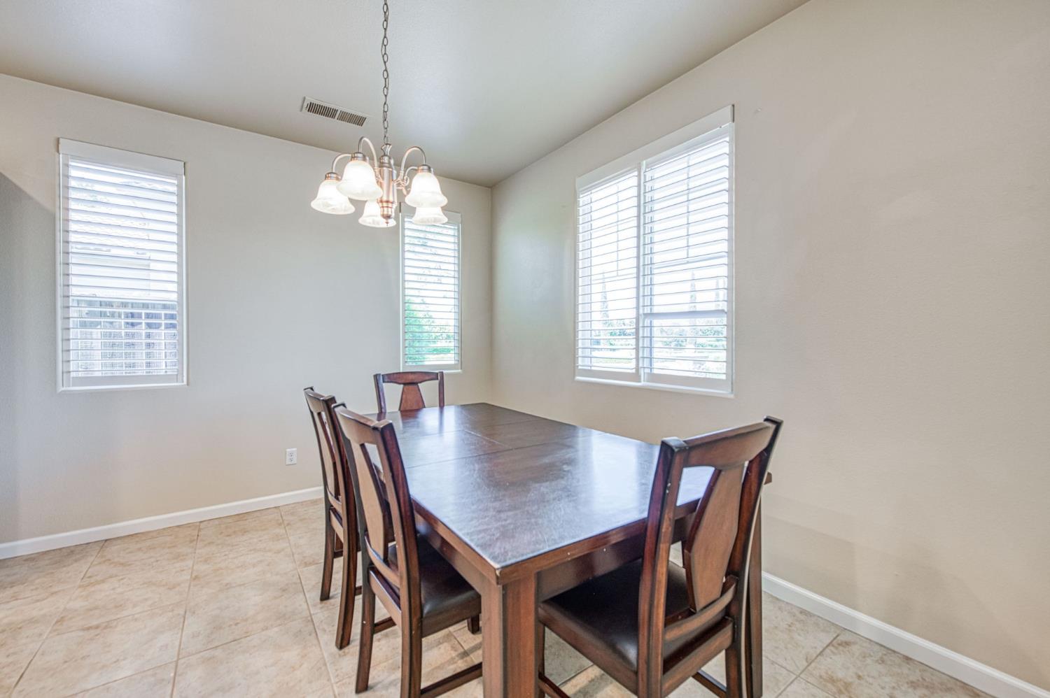 4122 Heritage Ave, Clovis, CA 93619
