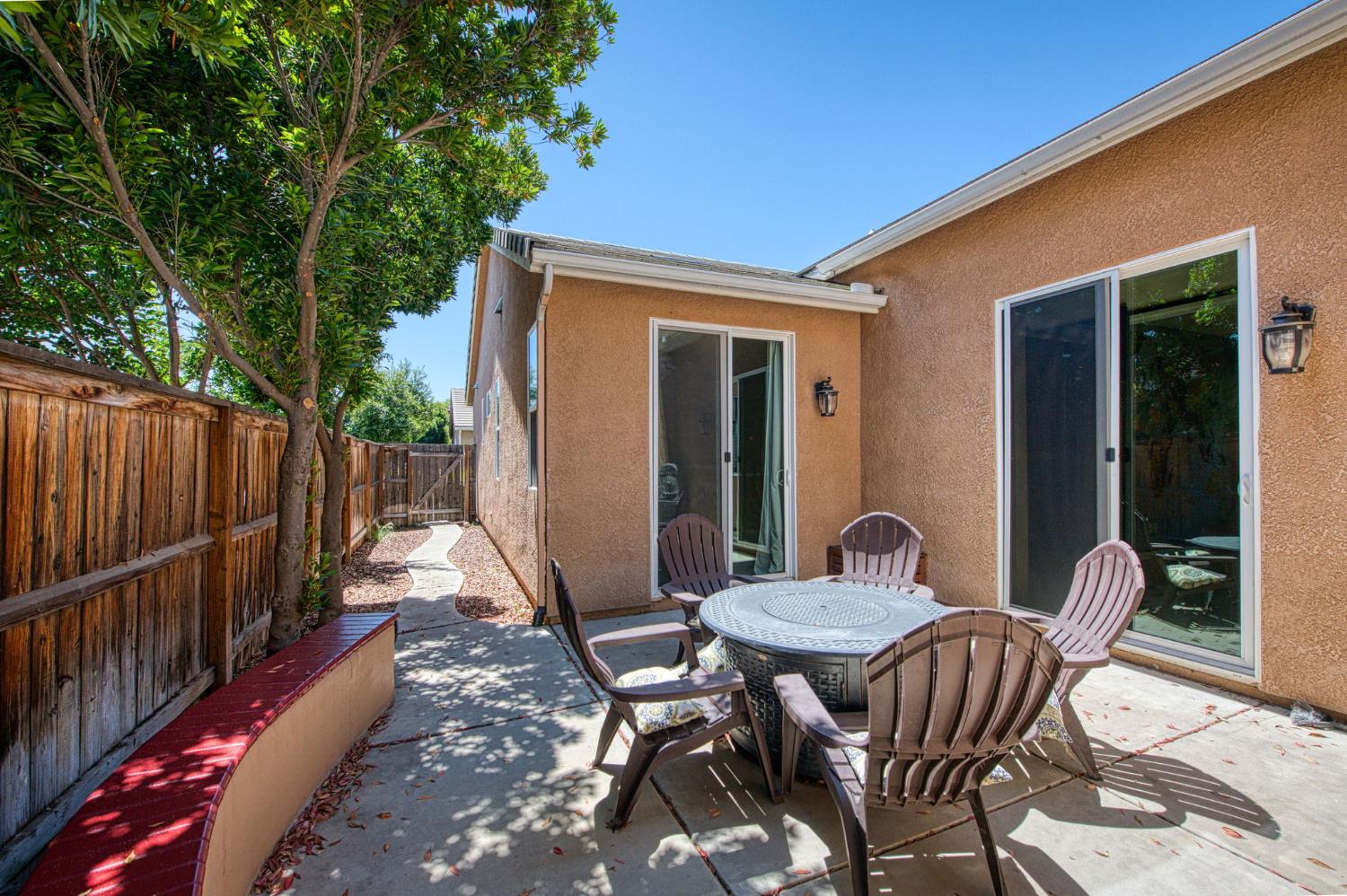 4122 Heritage Ave, Clovis, CA 93619