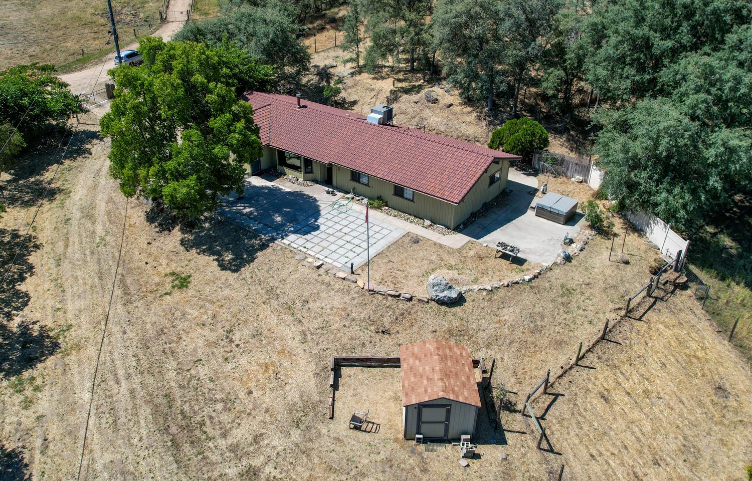 27386 Twin Ponds Rd, Clovis, CA 93619