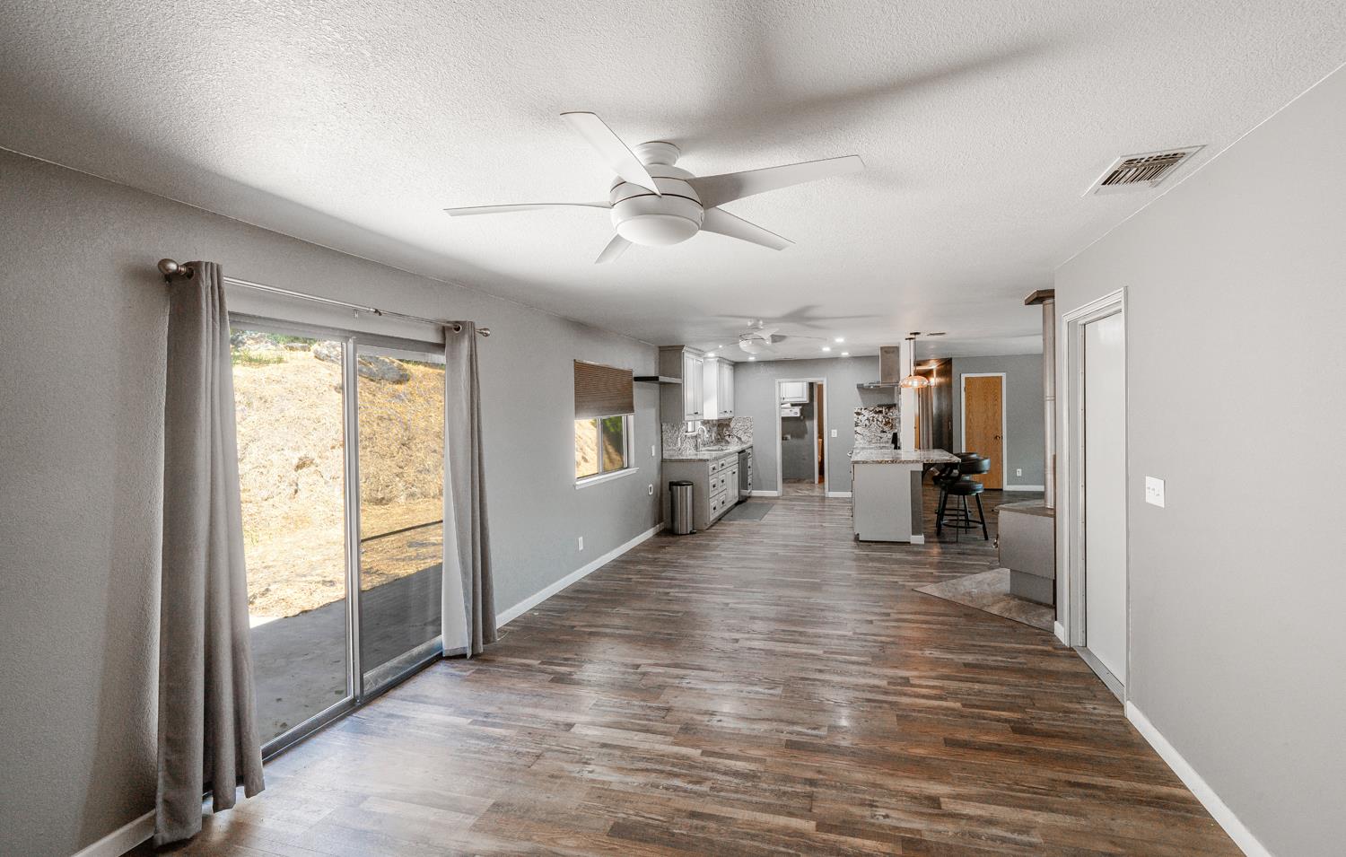 27386 Twin Ponds Rd, Clovis, CA 93619
