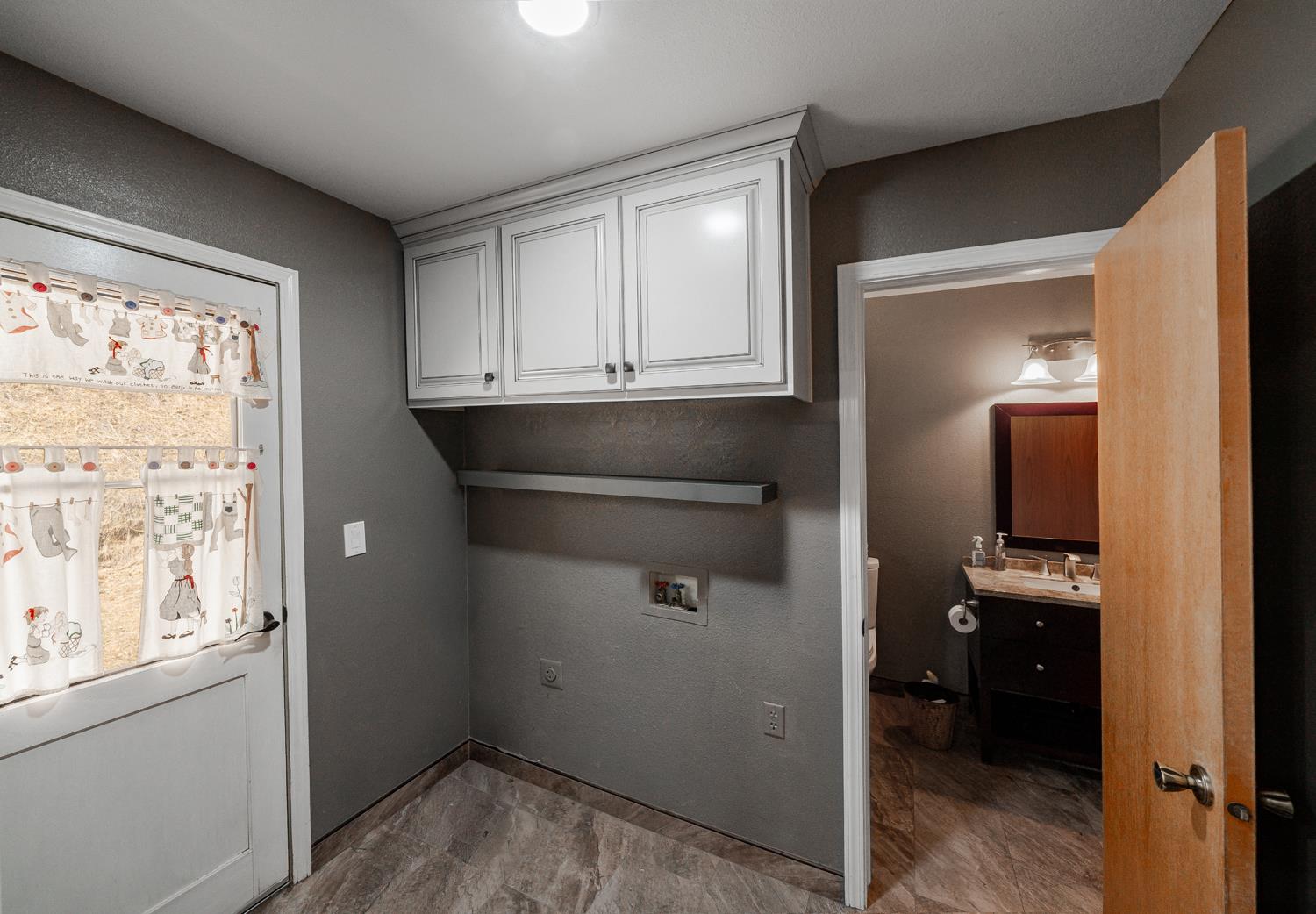 27386 Twin Ponds Rd, Clovis, CA 93619