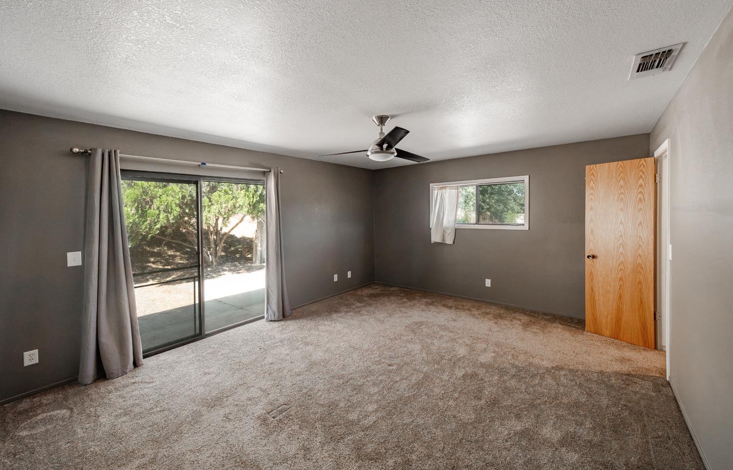 27386 Twin Ponds Rd, Clovis, CA 93619