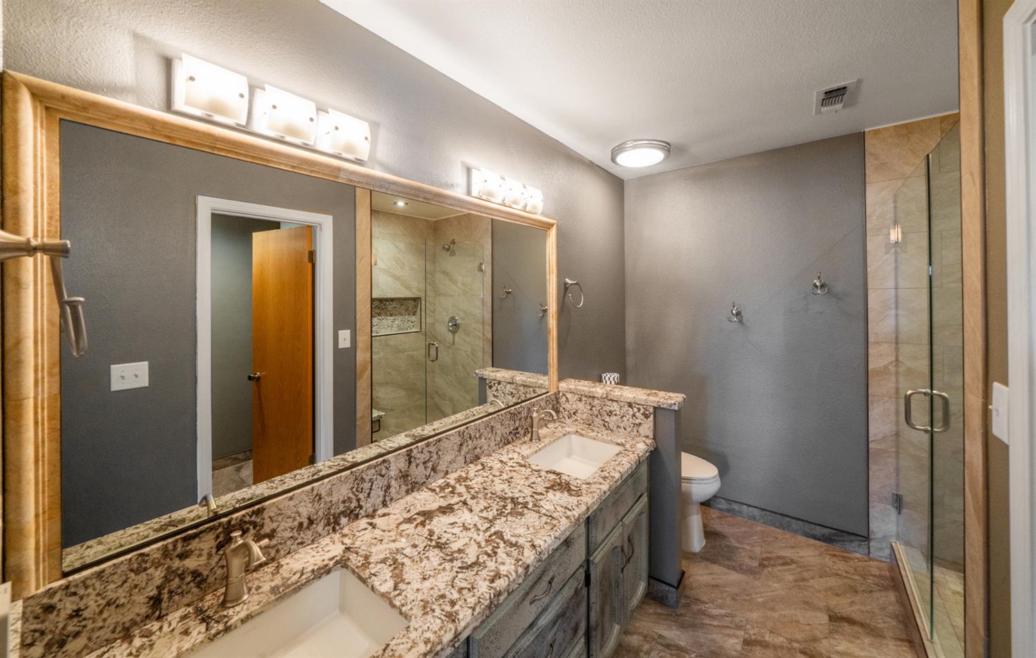 27386 Twin Ponds Rd, Clovis, CA 93619