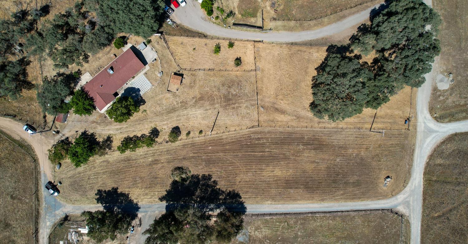 27386 Twin Ponds Rd, Clovis, CA 93619