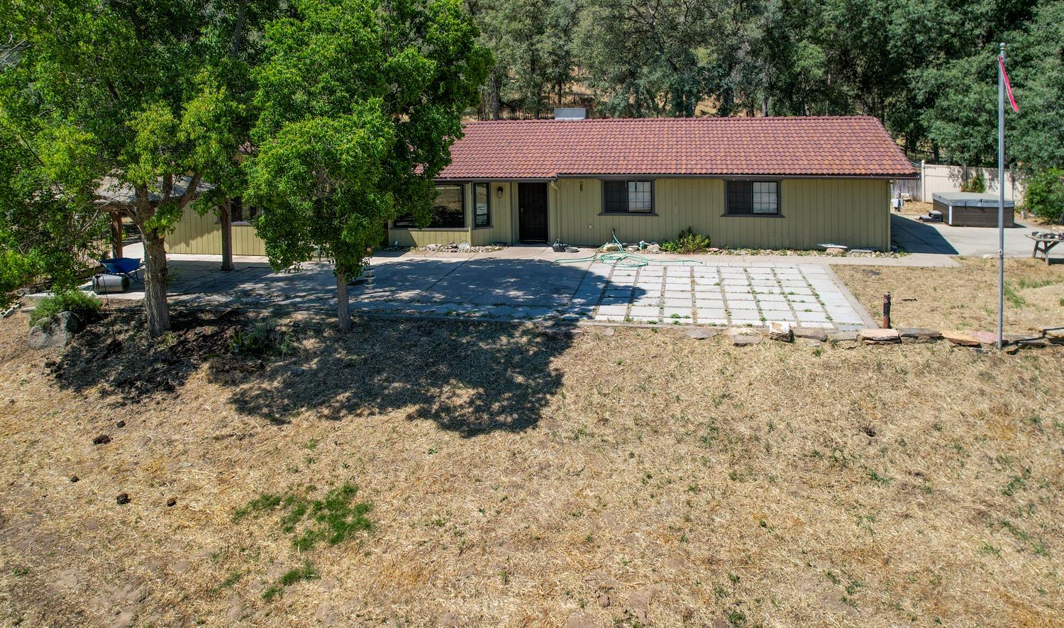 27386 Twin Ponds Rd, Clovis, CA 93619