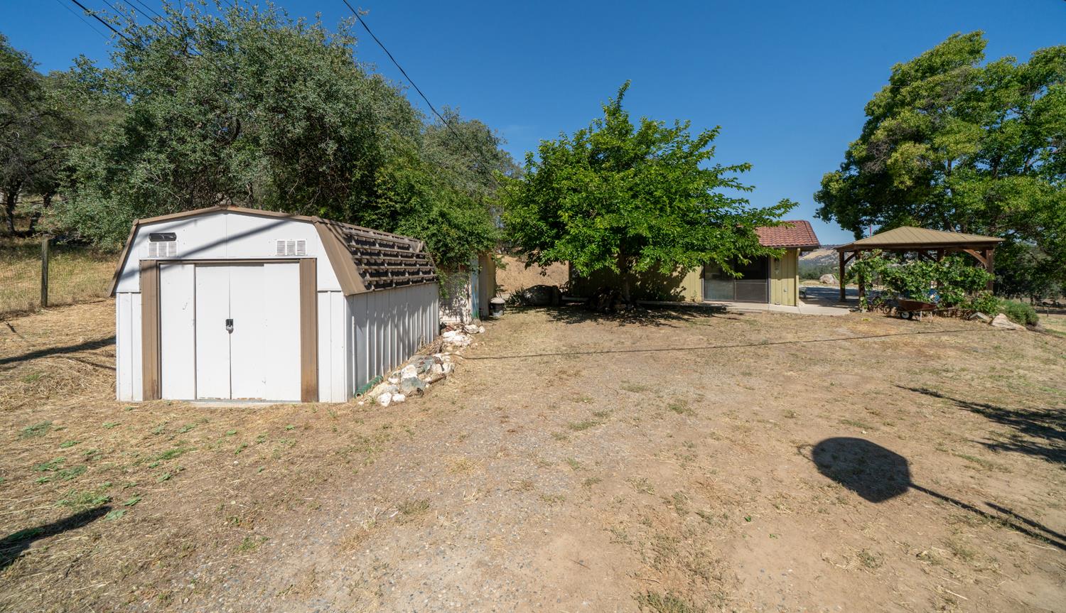 27386 Twin Ponds Rd, Clovis, CA 93619