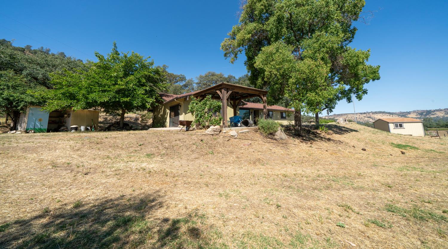 27386 Twin Ponds Rd, Clovis, CA 93619