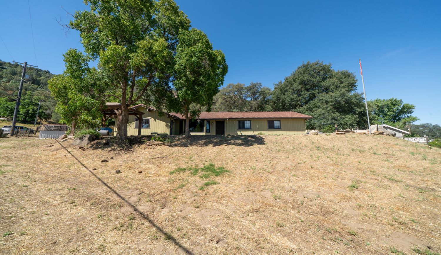 27386 Twin Ponds Rd, Clovis, CA 93619