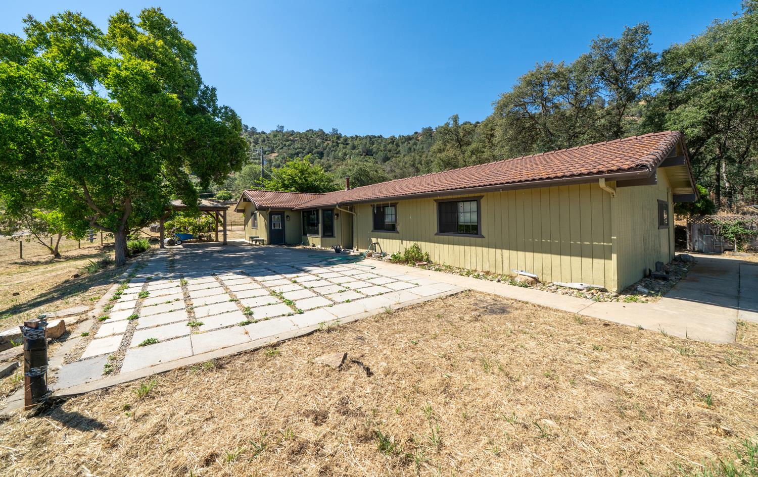 27386 Twin Ponds Rd, Clovis, CA 93619