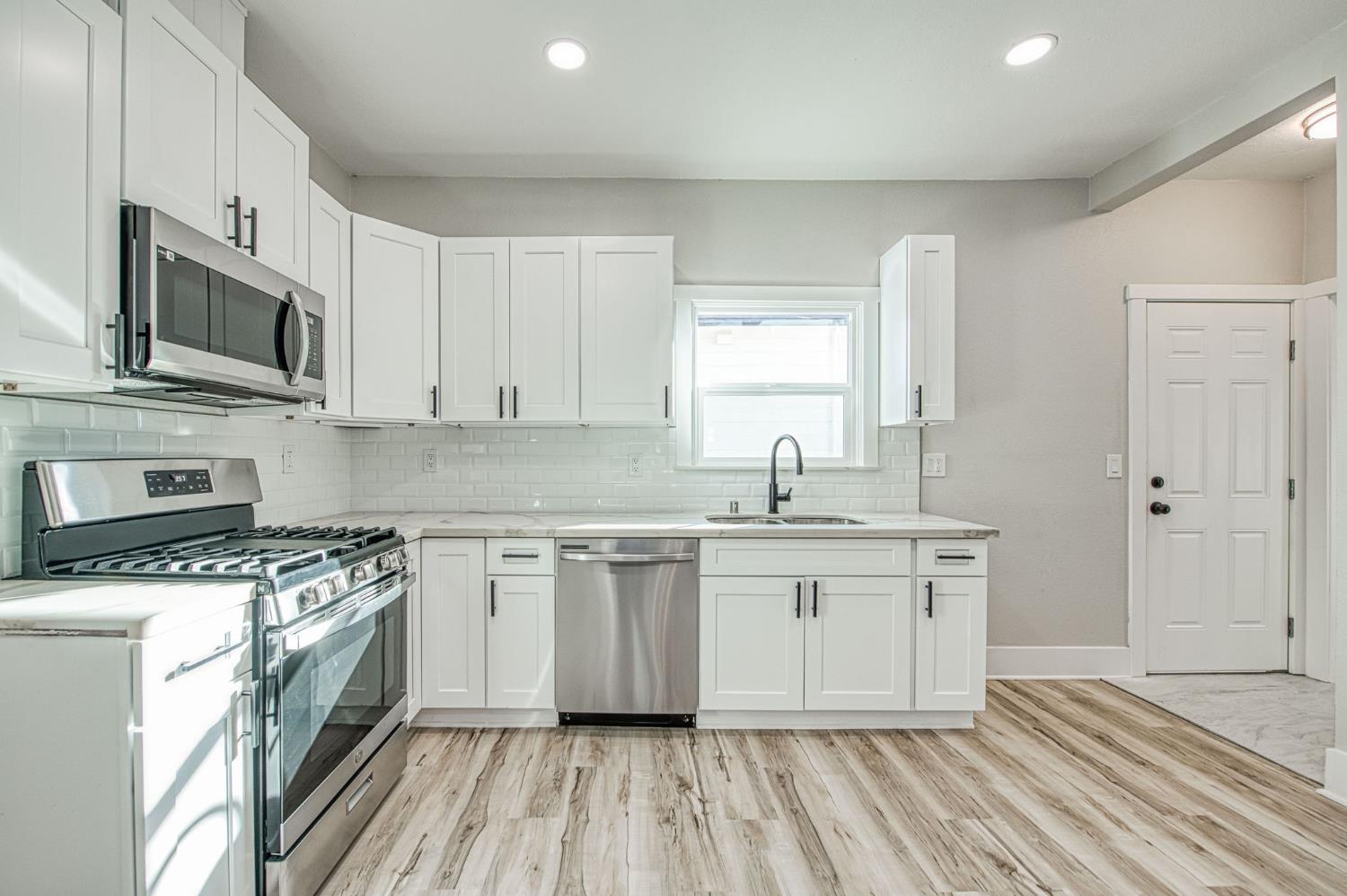 827 B St, Fresno, CA 93706