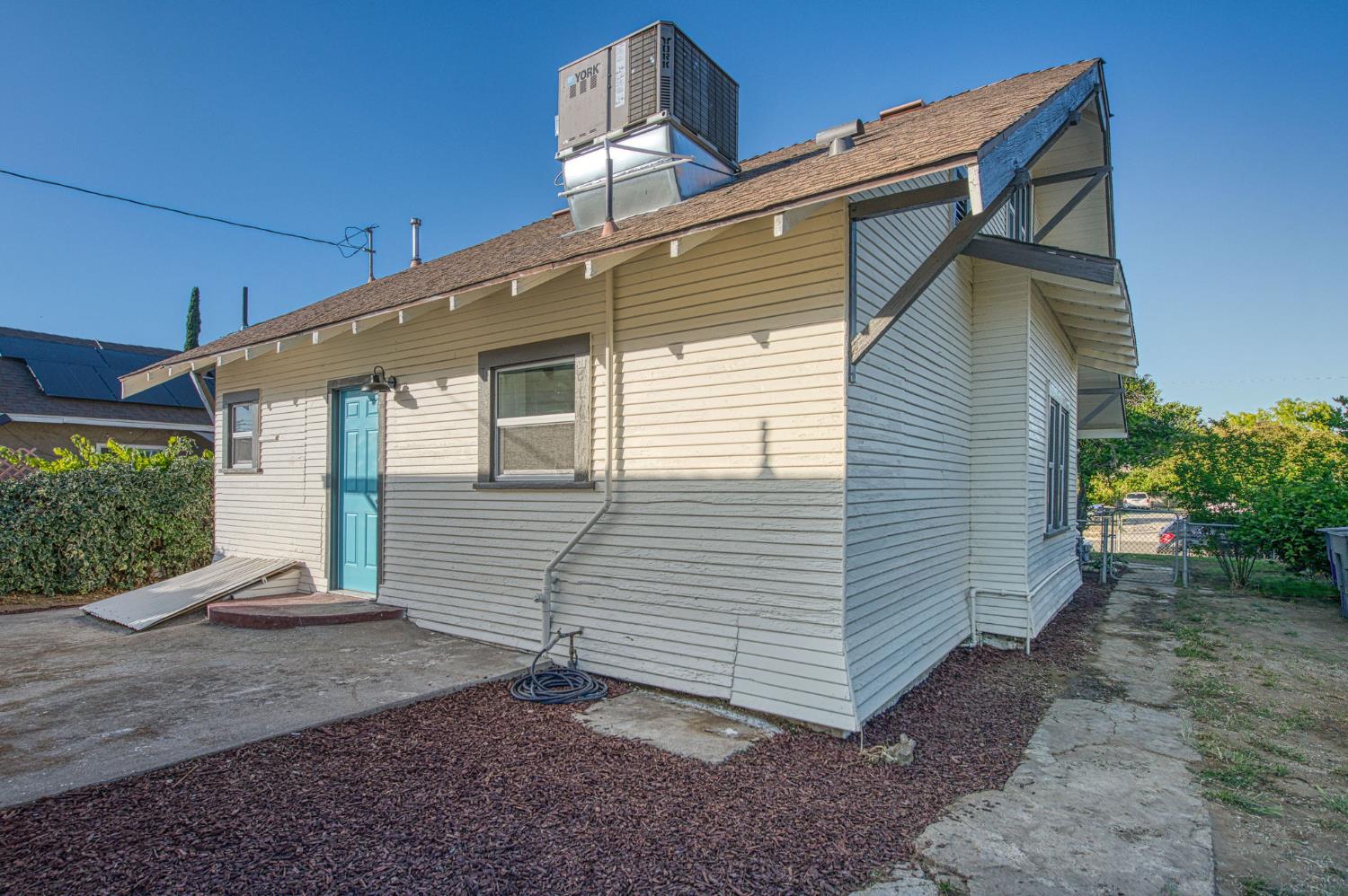 827 B St, Fresno, CA 93706