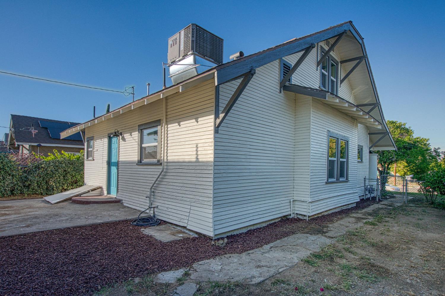 827 B St, Fresno, CA 93706