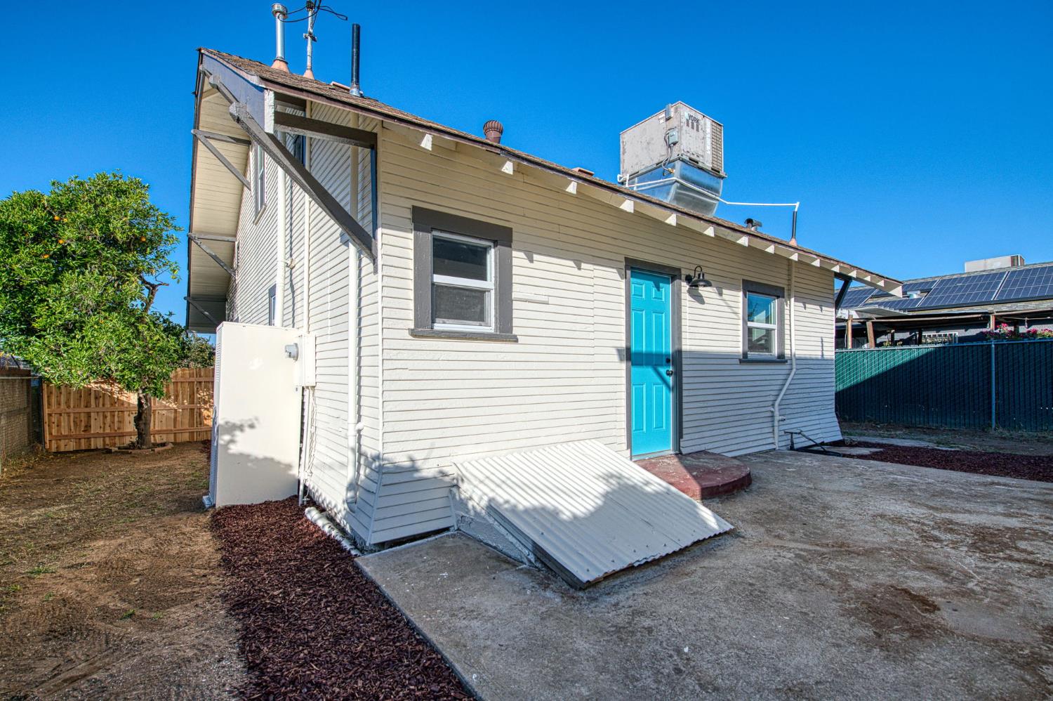 827 B St, Fresno, CA 93706