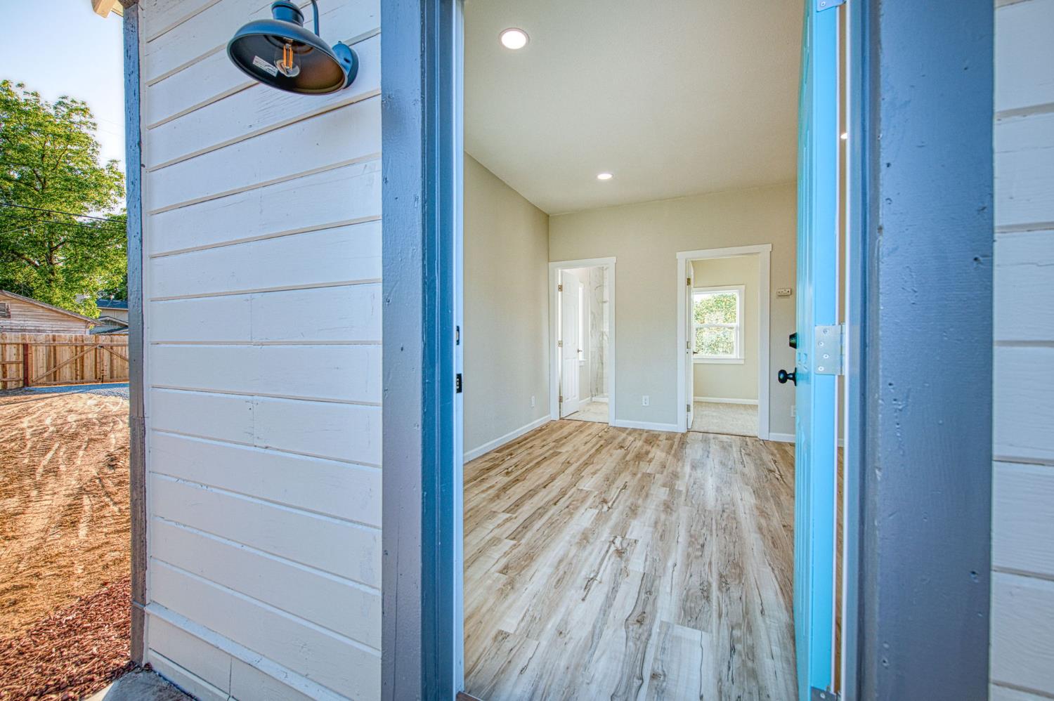 827 B St, Fresno, CA 93706
