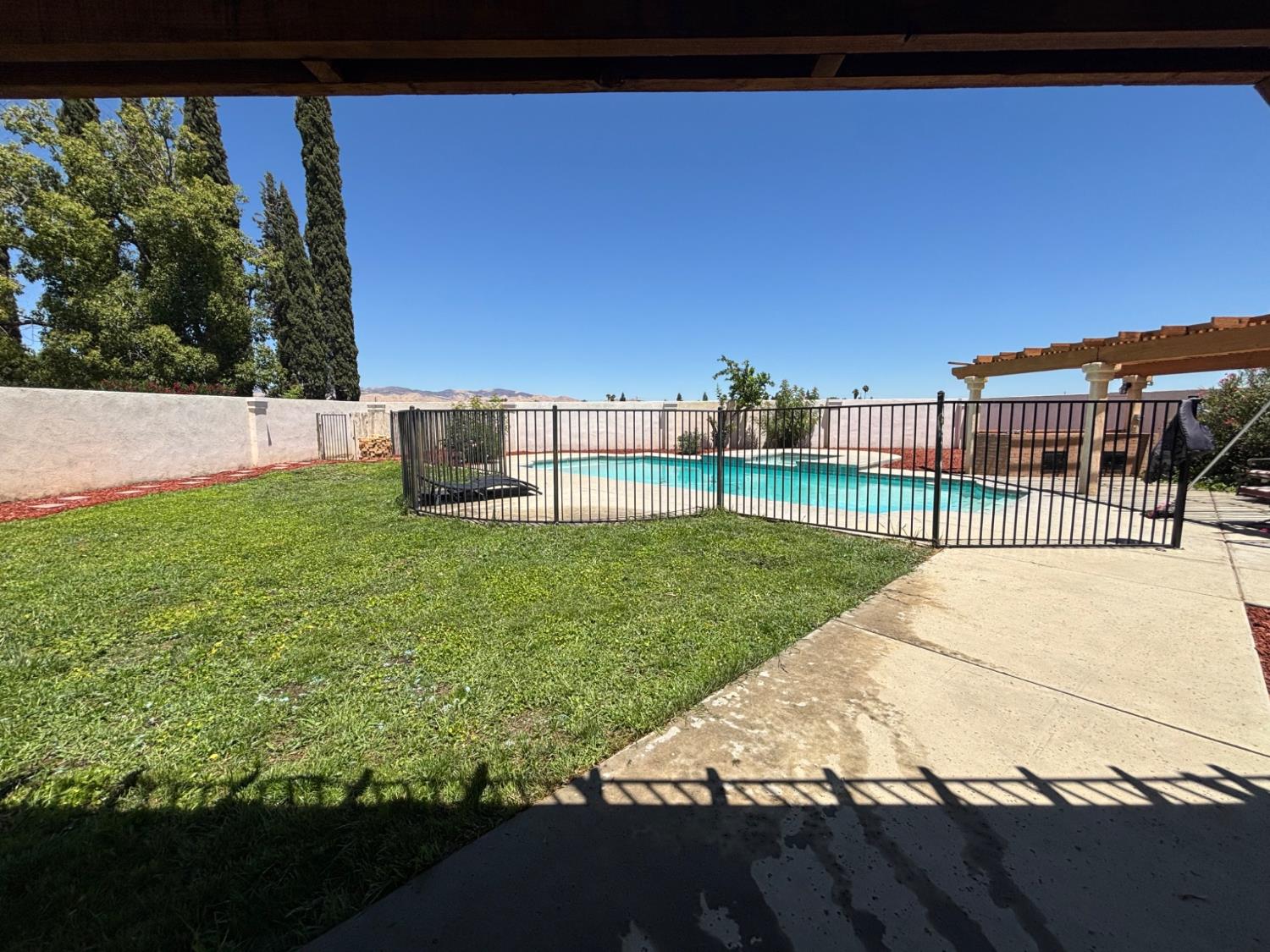 375 Walnut Ave, Coalinga, CA 93210