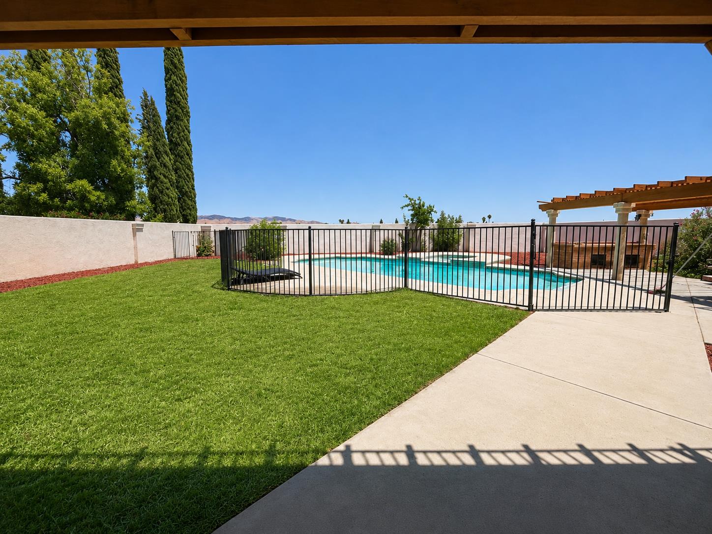 375 Walnut Ave, Coalinga, CA 93210