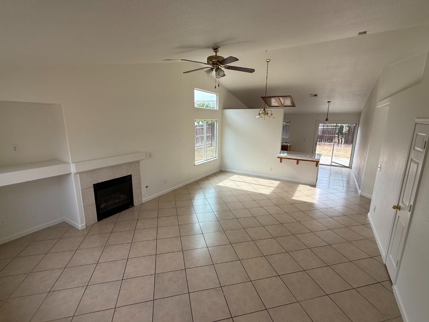 5467 E Byrd Ave, Fresno, CA 93727