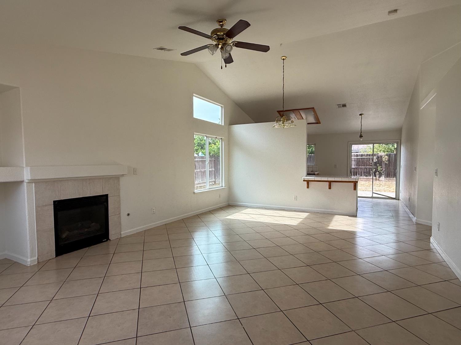 5467 E Byrd Ave, Fresno, CA 93727