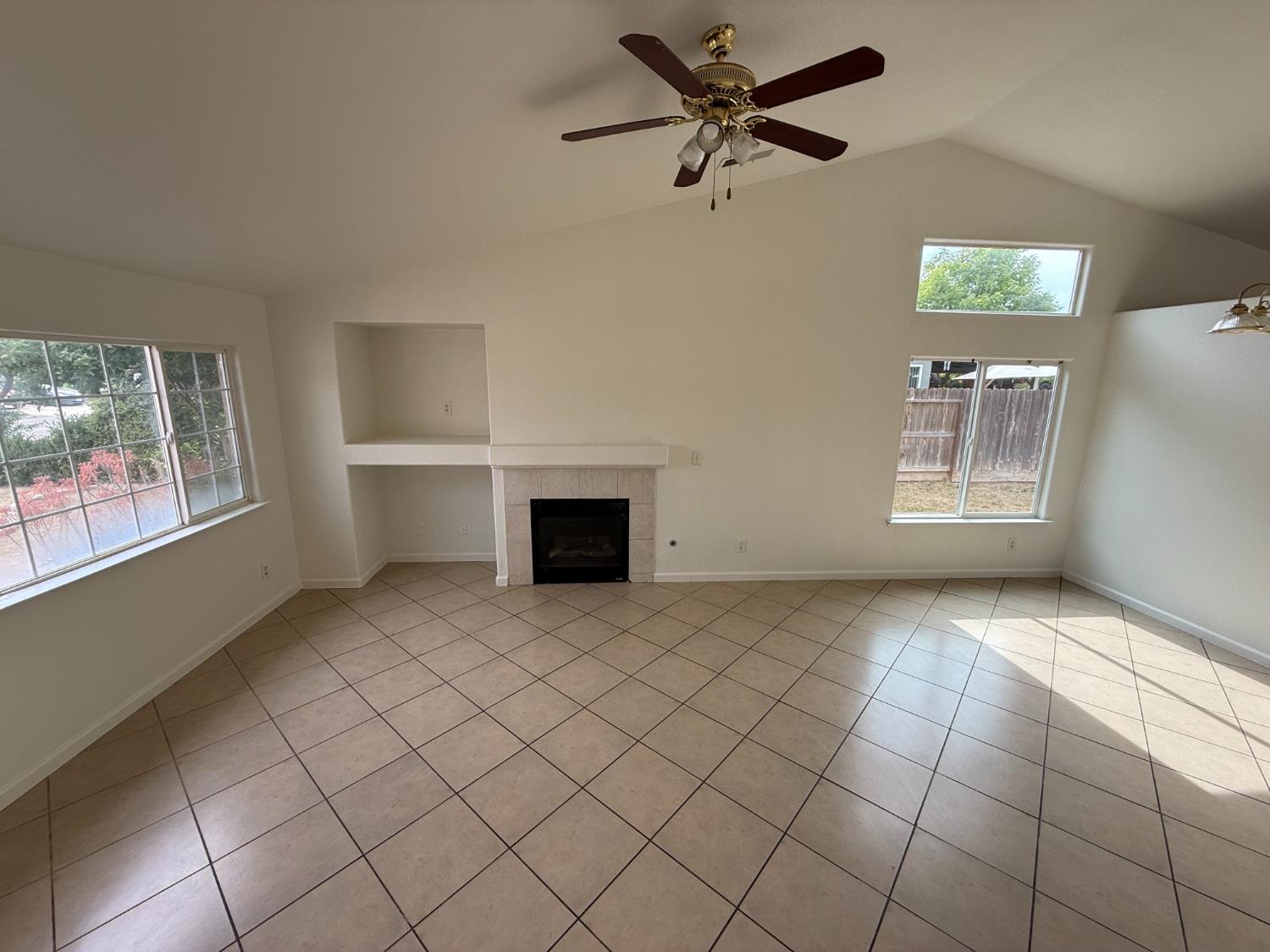 5467 E Byrd Ave, Fresno, CA 93727