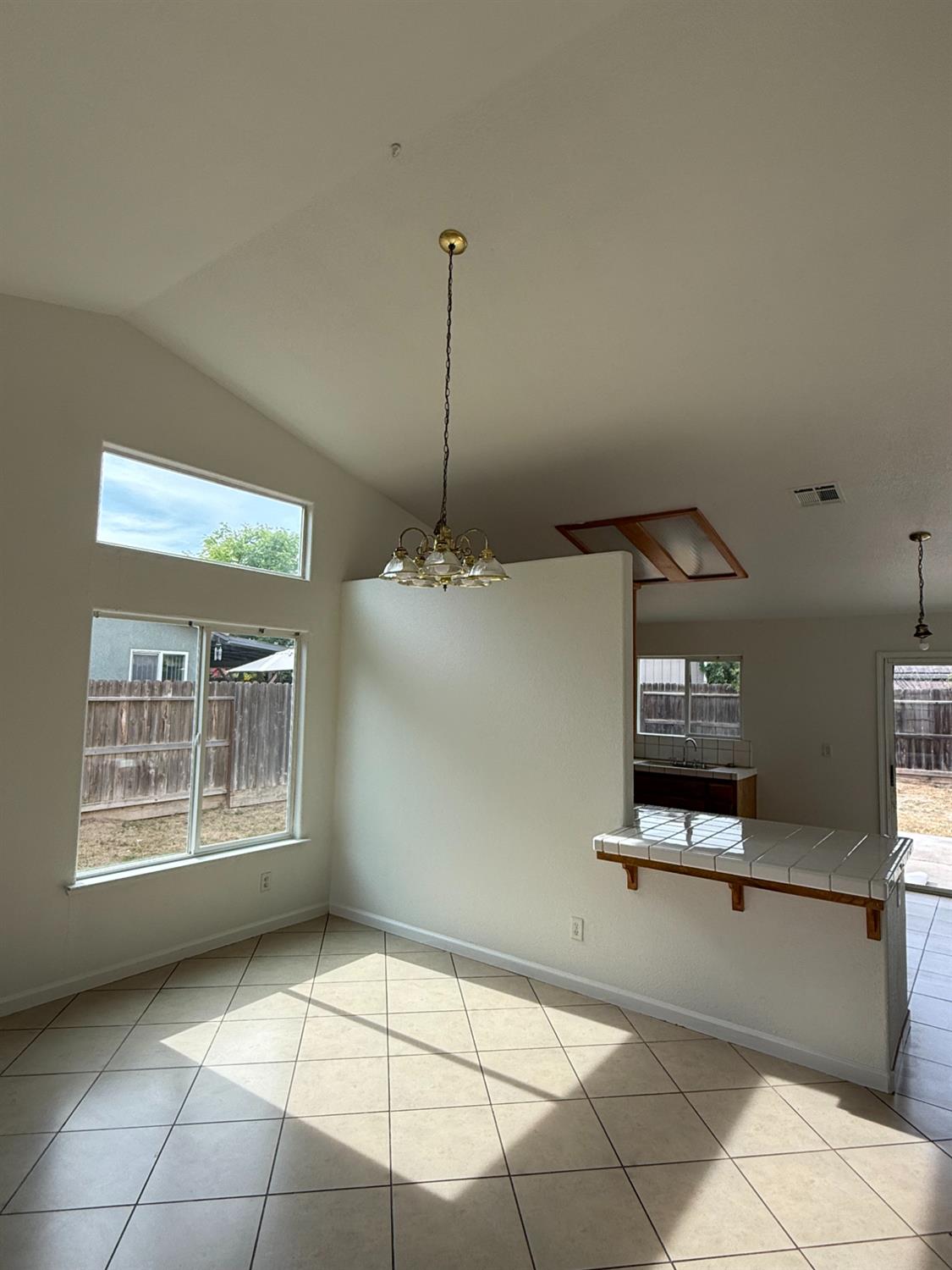 5467 E Byrd Ave, Fresno, CA 93727