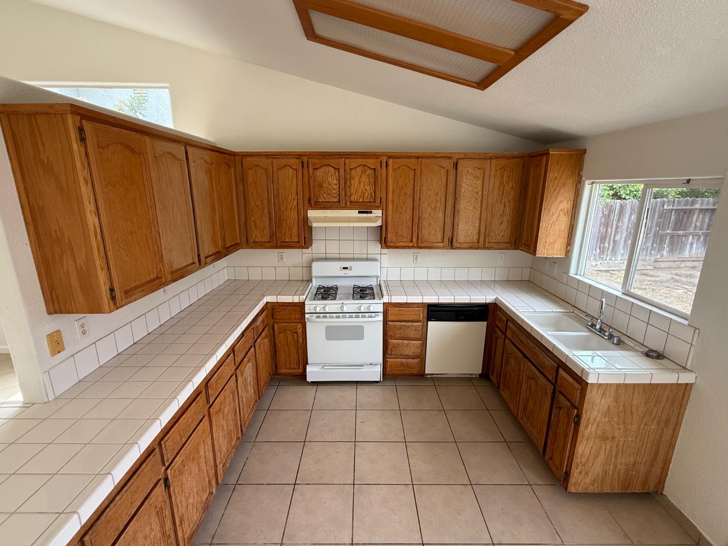 5467 E Byrd Ave, Fresno, CA 93727