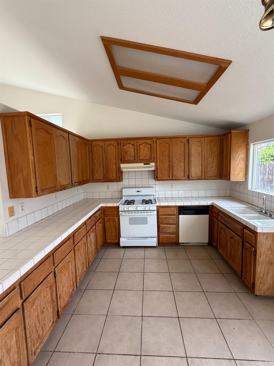5467 E Byrd Ave, Fresno, CA 93727