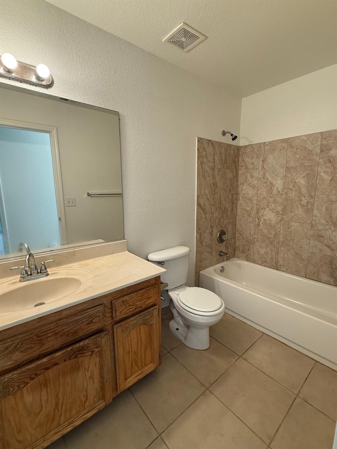 5467 E Byrd Ave, Fresno, CA 93727