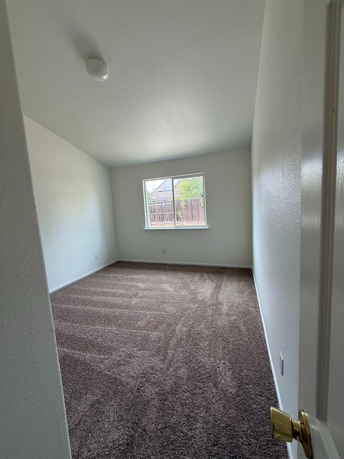 5467 E Byrd Ave, Fresno, CA 93727
