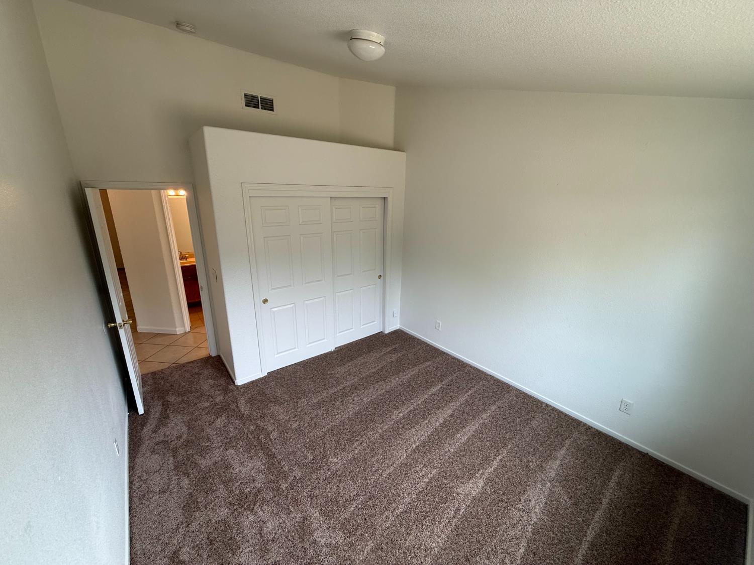 5467 E Byrd Ave, Fresno, CA 93727