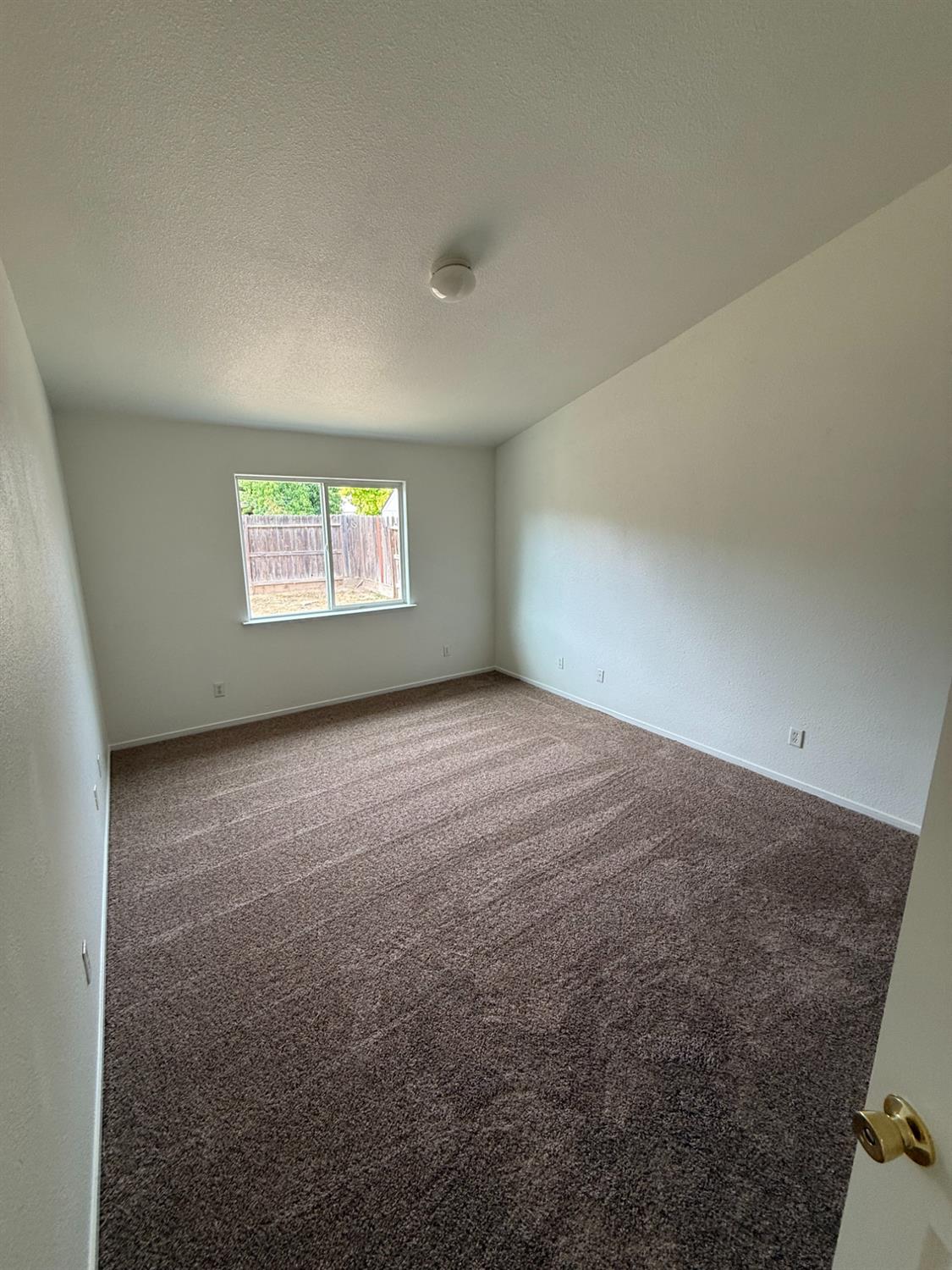 5467 E Byrd Ave, Fresno, CA 93727