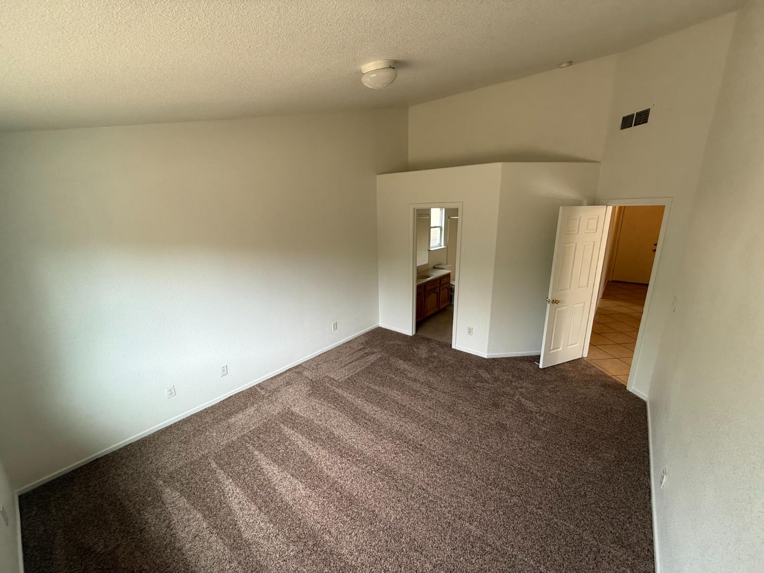 5467 E Byrd Ave, Fresno, CA 93727