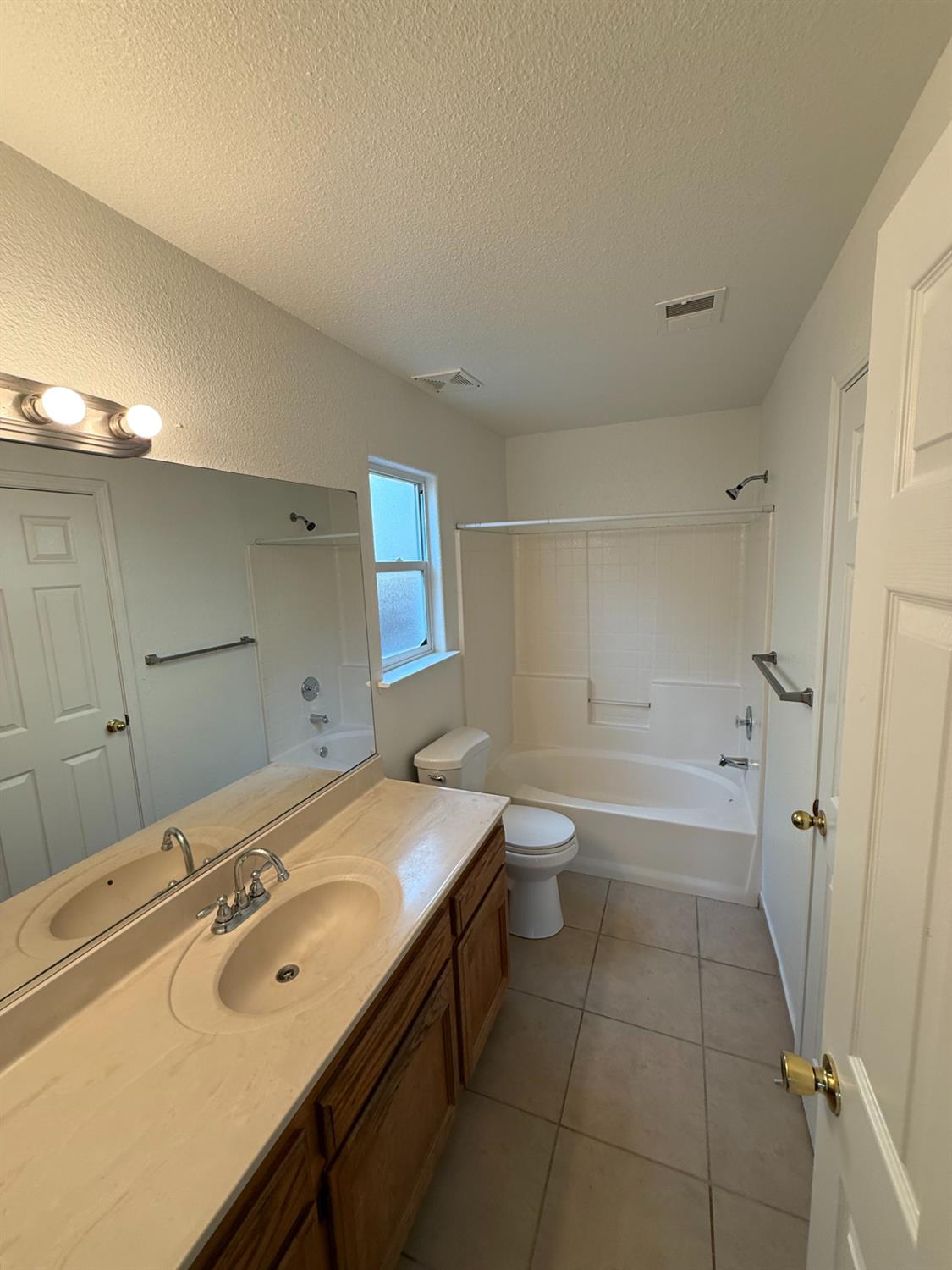 5467 E Byrd Ave, Fresno, CA 93727